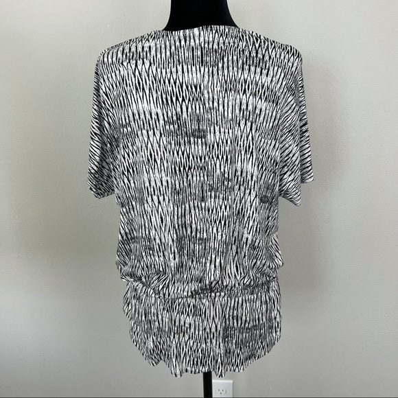 Chico’s Elastic waist black white short sleeve top - Picture 6 of 11